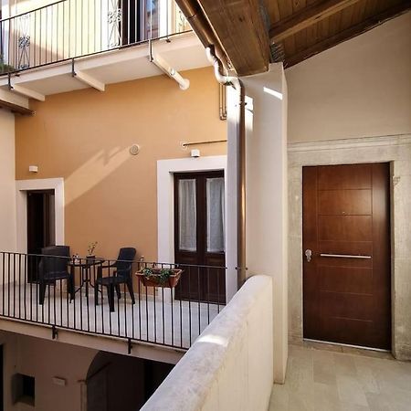 Casa Castello 63 Guest House LʼAquila Екстериор снимка